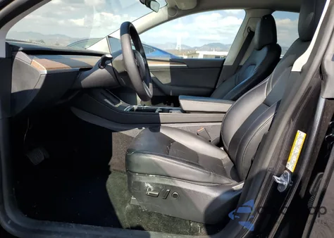 2025 Tesla Model Y from USA, damaged, VIN 7SAYGDED7SF218400